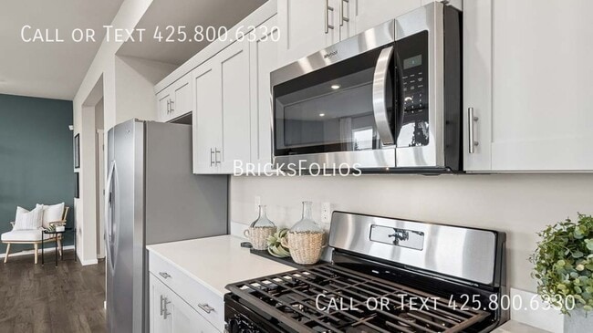 Building Photo - 4004 Hyde Lp NE