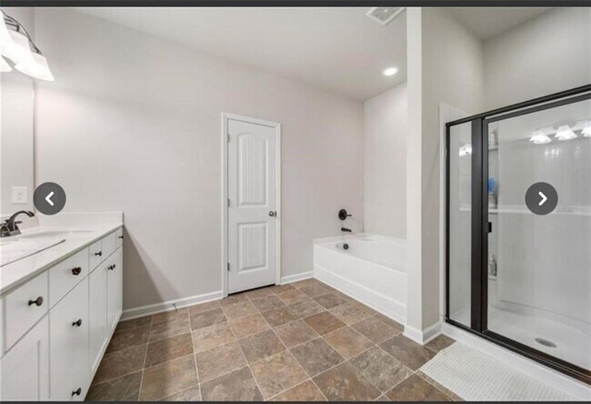 Building Photo - 1427 Haynescrest Ct