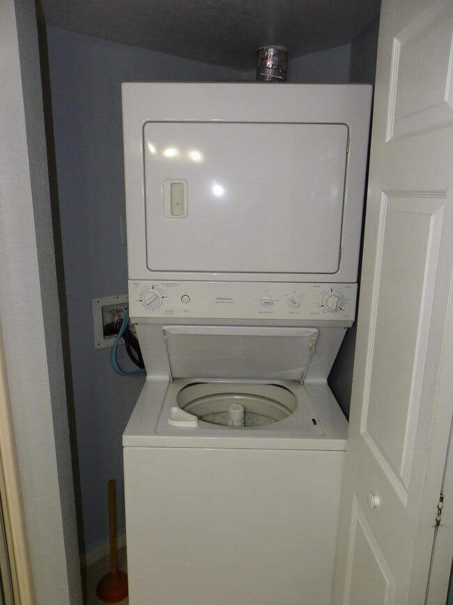 Building Photo - 8116 Severn Dr