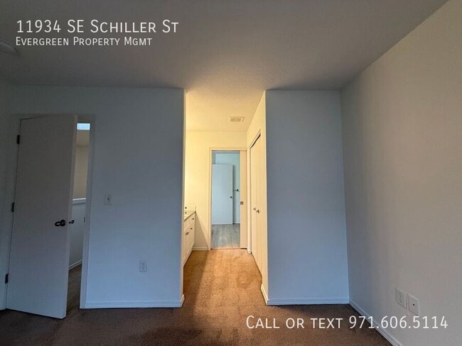 Building Photo - 11934 SE Schiller St