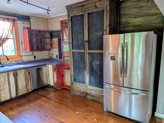 Building Photo - Live in Sterling Grove Historic District!