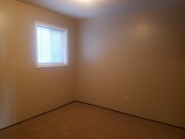 Building Photo - 2 bedroom 1 bath condo in Park Place.