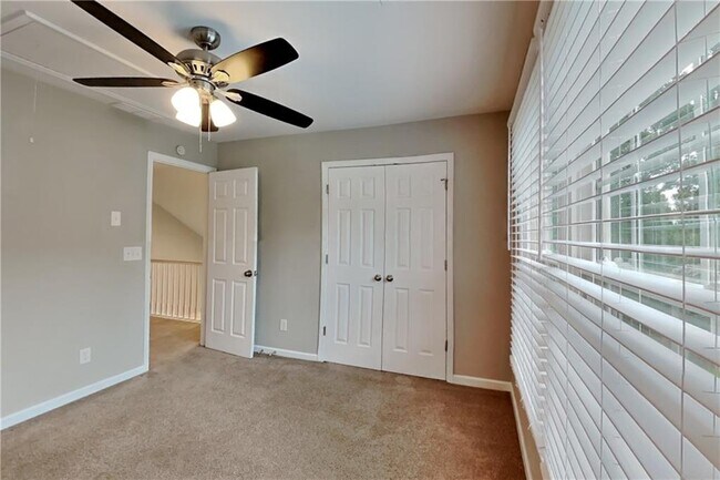 Building Photo - 1438 Grovehurst Dr