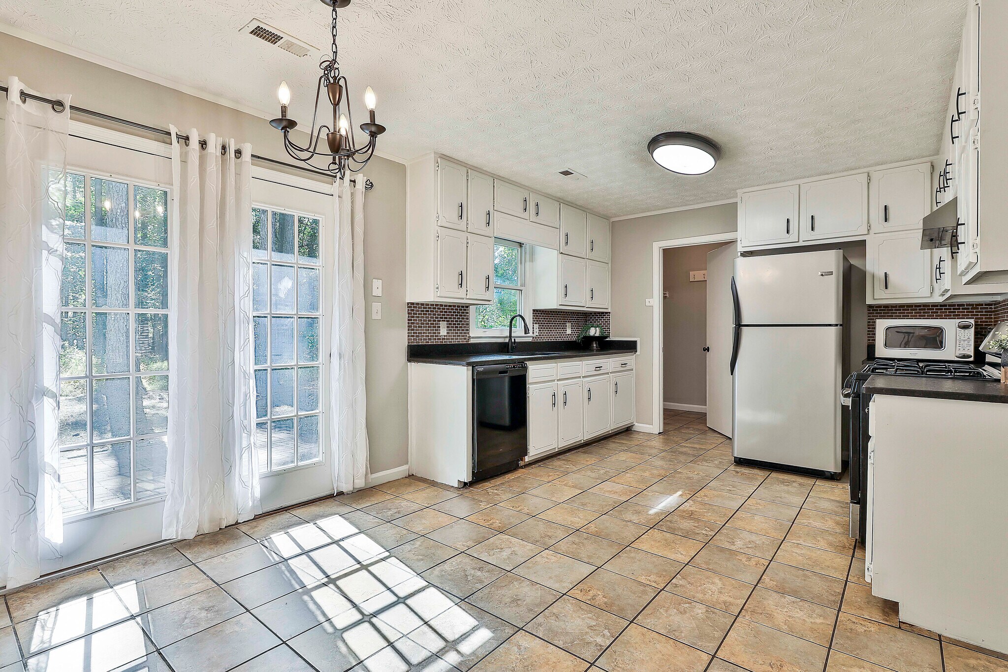 Building Photo - 37 Seven Pines Cir