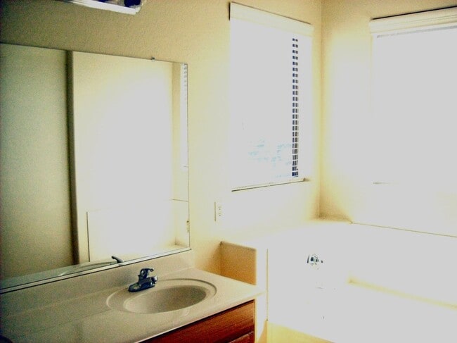 Building Photo - Spectrum At Val Vista