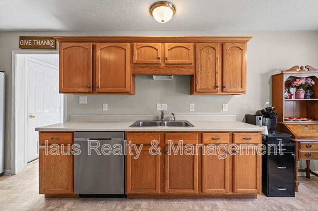 Building Photo - 674 Superior Ln