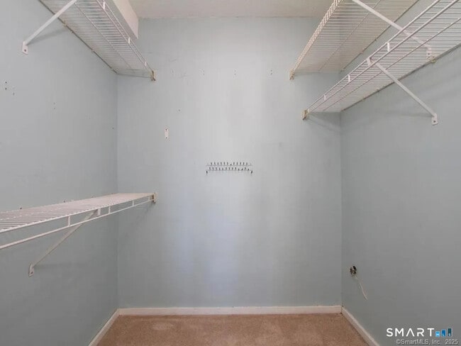 Building Photo - 46 Little Oak Ln