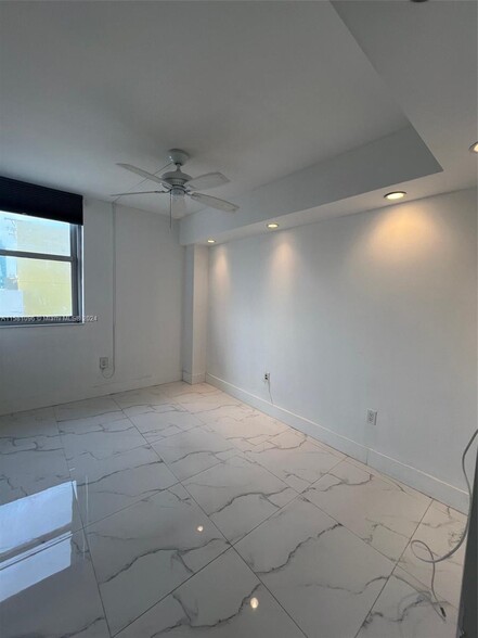 Building Photo - 5838 Collins Ave