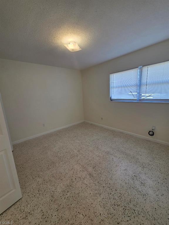 Building Photo - 1512 Huntdale St E