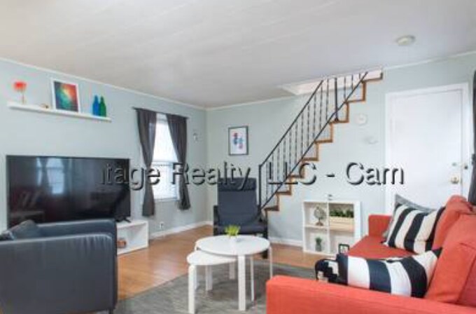 Building Photo - 256 Hurley St