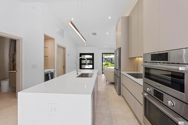 Building Photo - 1291 Bimini Ln
