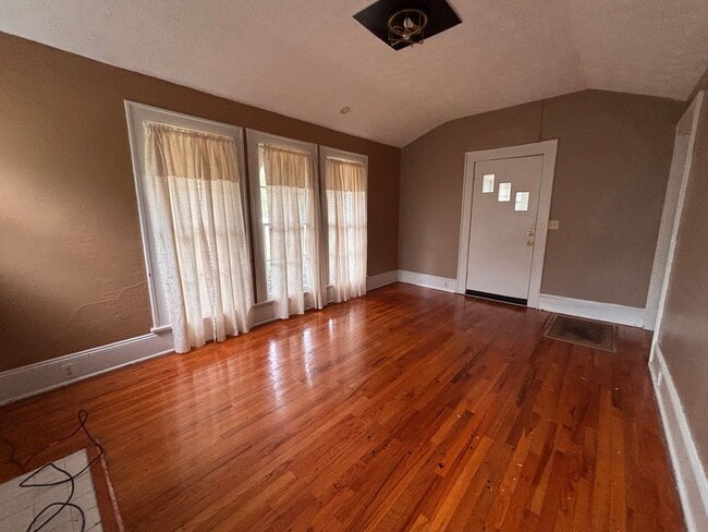 Building Photo - 3 Bedrooms, 1 Bathroom - West Rome House