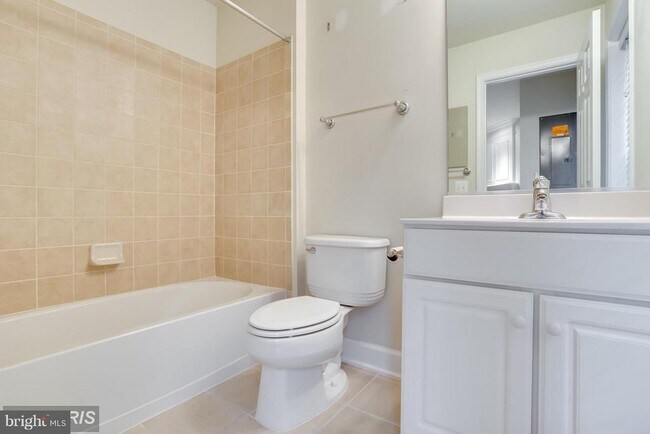 Building Photo - 2159 Oberlin Dr