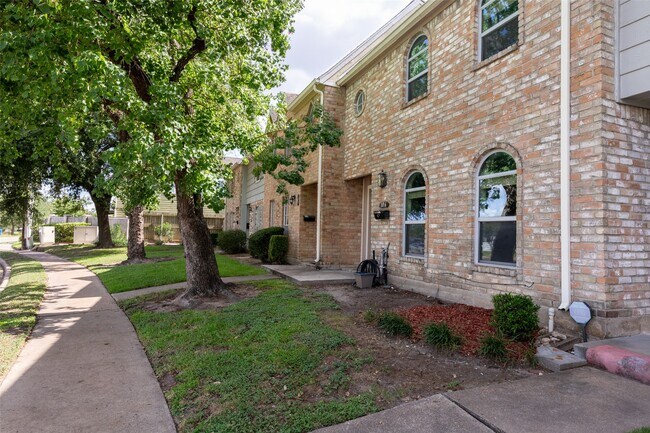 Building Photo - 8101 Amelia Rd