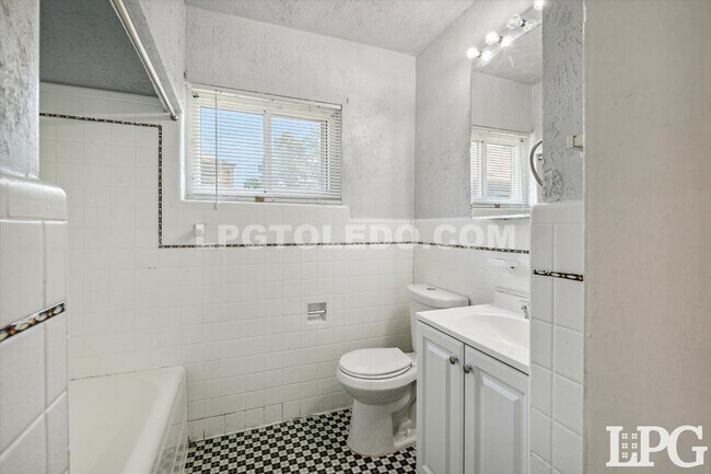 Building Photo - 1411 Potomac Dr