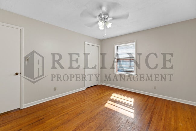 Building Photo - 921 S Royal Rd