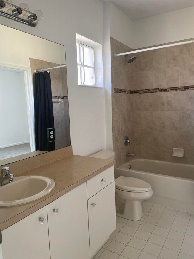 Building Photo - 5024 SE Mariner Garden Cir