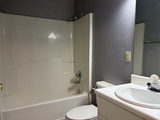 Building Photo - 902 Tomahawk Ct