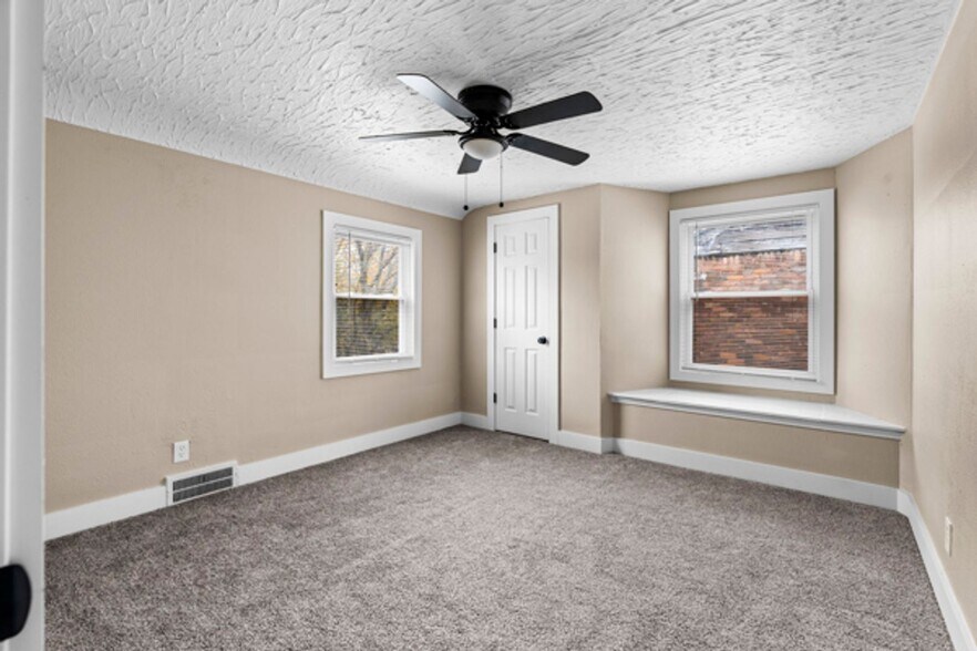 Building Photo - This beautifully updated 3-bedroom, 1-bath single-family home is ready for move-in!