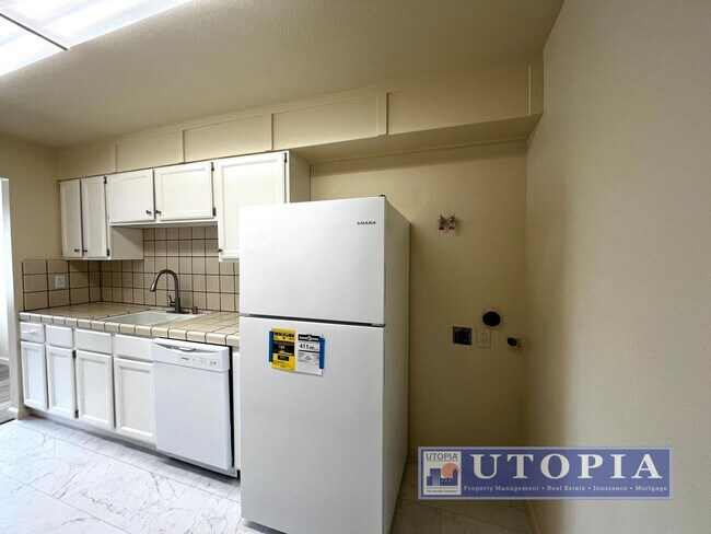 Building Photo - Capitola Gem: 2Bd/1Ba Ground Floor Apartme...