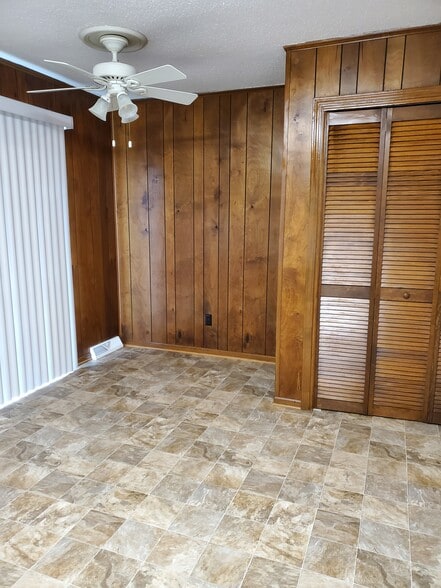 Building Photo - 801 Applewood St