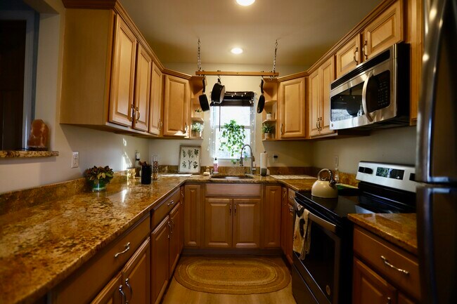 Building Photo - 14 Sterling Rd