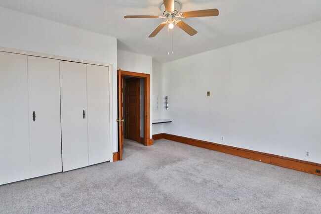 Building Photo - 503 S Broadway