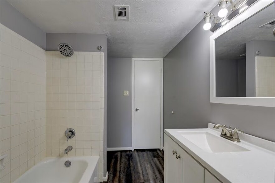 Building Photo - 10107 Sand Pass Ln