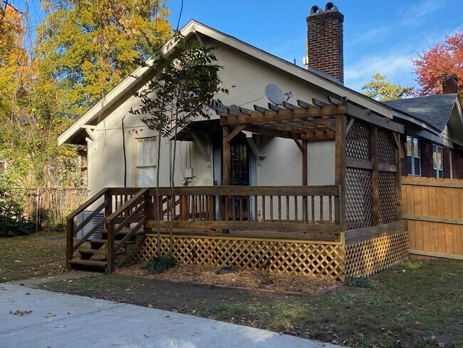Building Photo - 1015 S Cox St