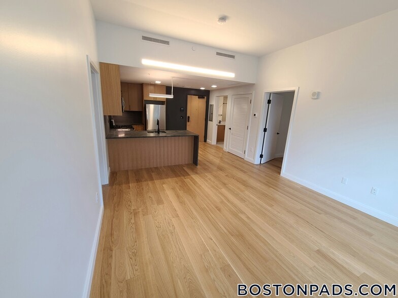 Building Photo - 83 Gardner St