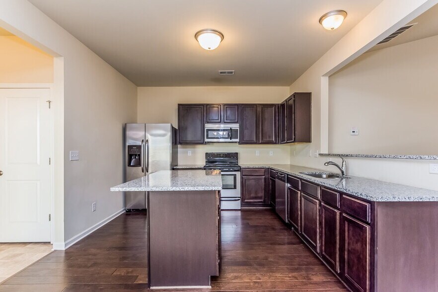 Building Photo - 2960 Nairn Ct