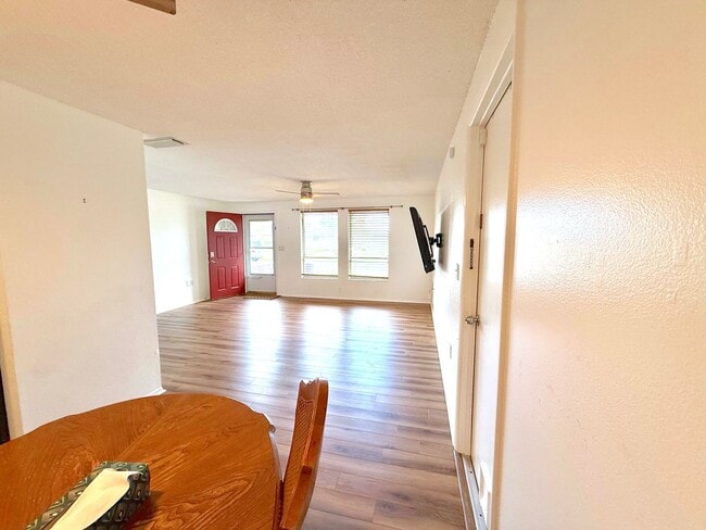 Building Photo - Charming 3-Bedroom, 2-Bath Home in the Hea...