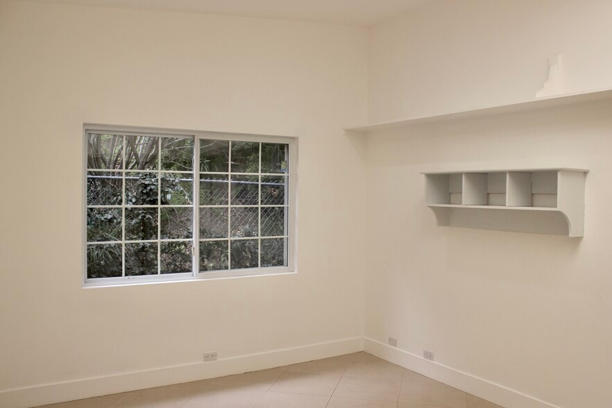 Building Photo - 1265 Bienveneda Ave