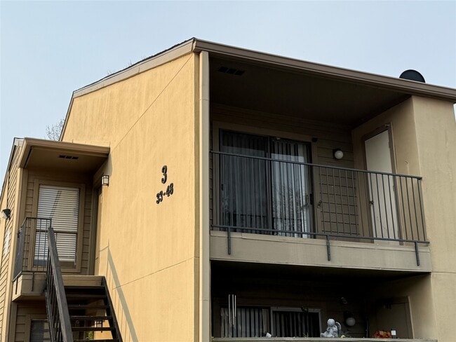 Building Photo - 3300 Pebblebrook Dr