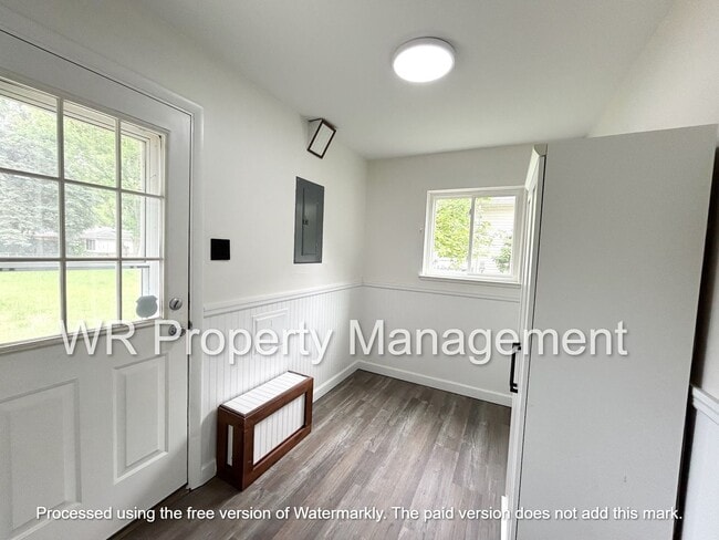 Building Photo - 3 Bed 2 Bath Ranch in Lambertville for Rent