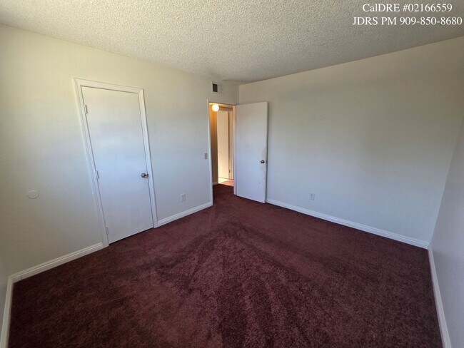 Building Photo - Rialto 4 Bedroom Home with Swimming Pool