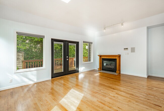 Building Photo - 8975 Snowy Owl Ln