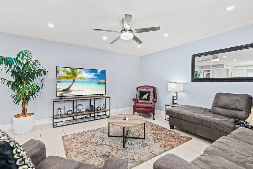 Building Photo - 2424 NE 9th St