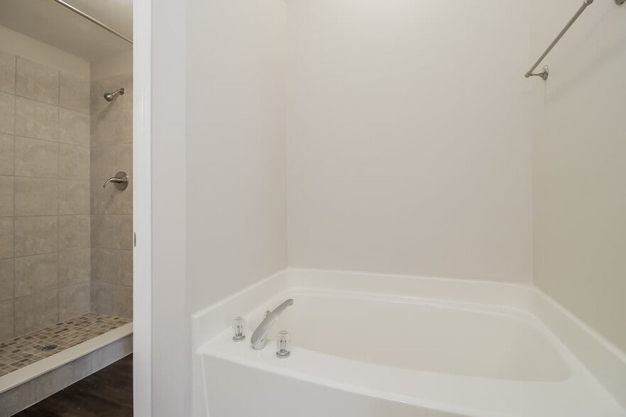 Building Photo - 10344 Little Econ St