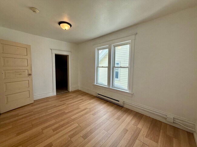 Building Photo - 724 Washington St