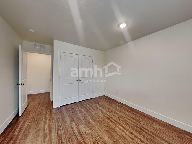 Building Photo - 9472 W Chino St