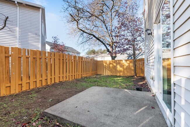 Building Photo - 4 Bed | 2.5 Bath Home with Garage, Yard & Modern Updates – SE Portland