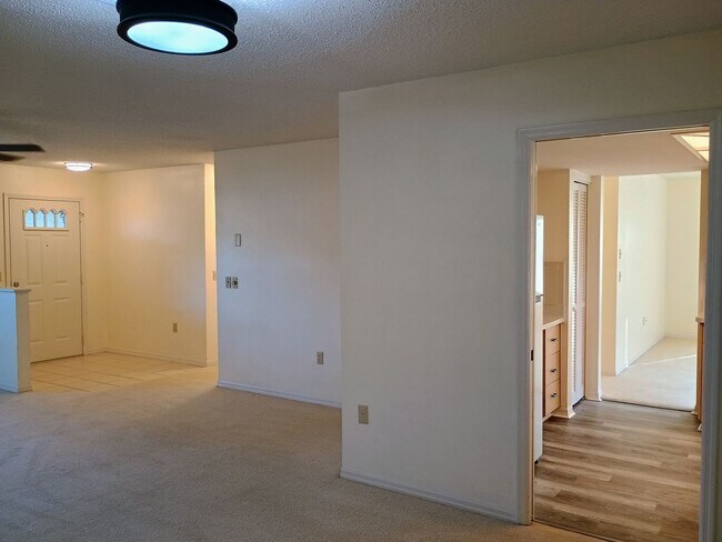 Building Photo - 2 bedroom 2 bathroom Large House for rent ...
