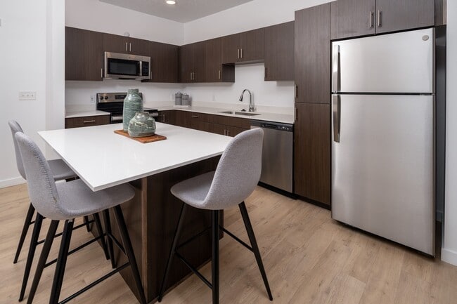 Building Photo - 7th West at Midtown