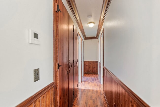 Building Photo - Charming 3-Bedroom Home on Corner Lot in E...