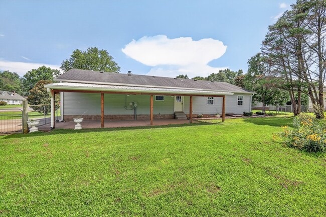 Building Photo - 2504 Angelyn Dr