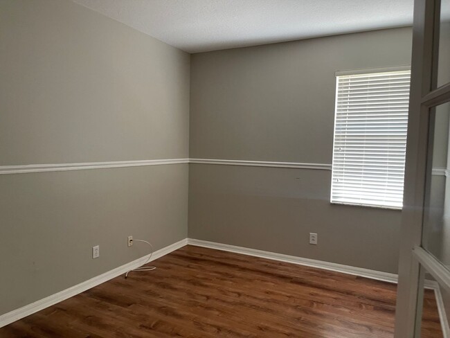 Building Photo - RIVERVIEW POOL HOME FOR RENT