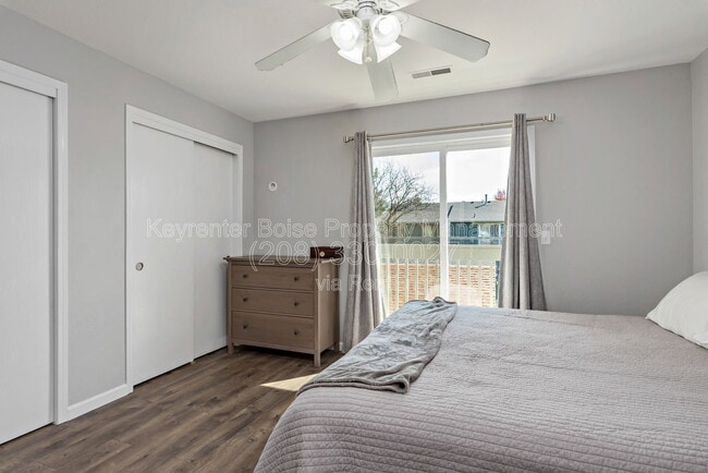 Building Photo - 3039 S Cantrell Ln