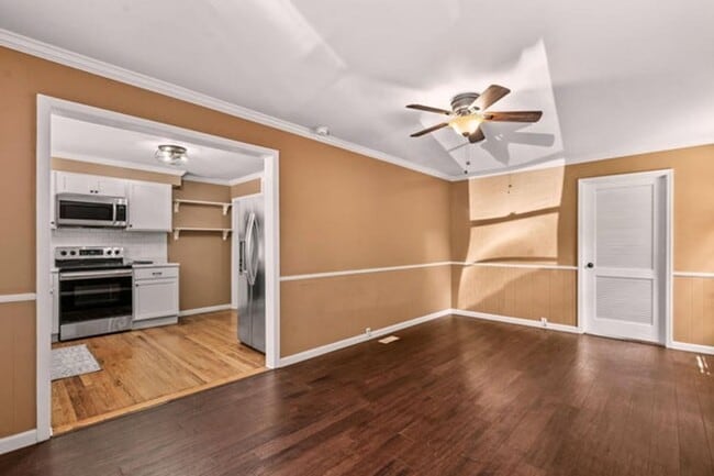 Building Photo - 3005 Pine Dr NE