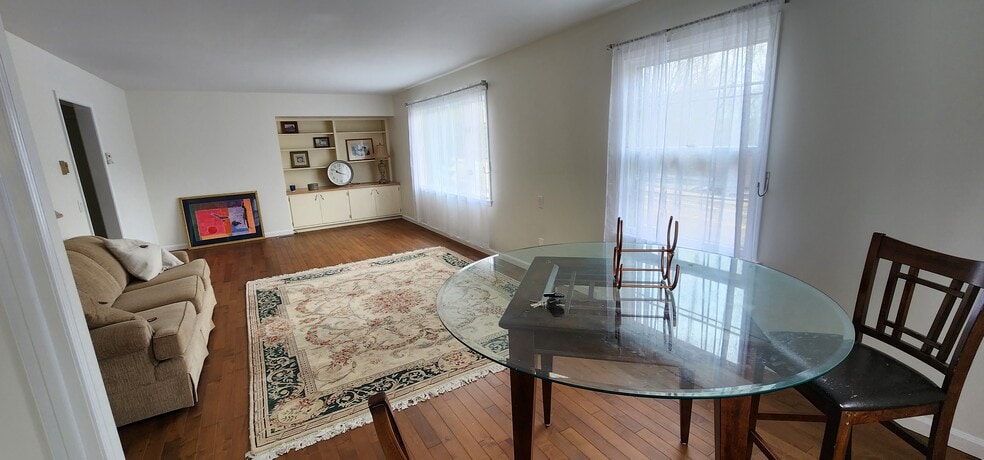 Living room - 3705 Winchell Ave